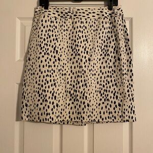 Banana Republic.Women’s Skirt.Zip Up.Slit in Back.Size 10. Excellent Condition.